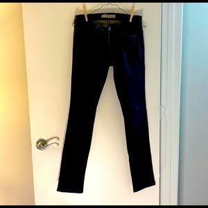 J Brand  Pencil Leg Jeans with dark blue wash - Venom- in size 27